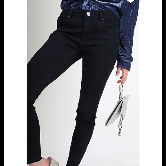 Umgee black raw hem skinny jeans - Picture 2 of 8